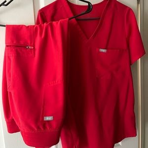 Pop red Figs M one pocket top, M jogger bottom